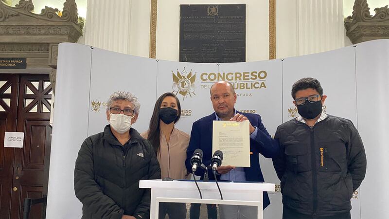 Presentan la "Ley General para el Control de la Calidad y Precios de los Medicamentos"