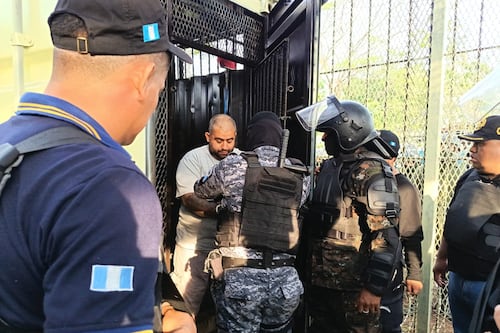 “El Lobo está en su furgón”: así respondió el ministro de Gobernación durante conferencia de prensa