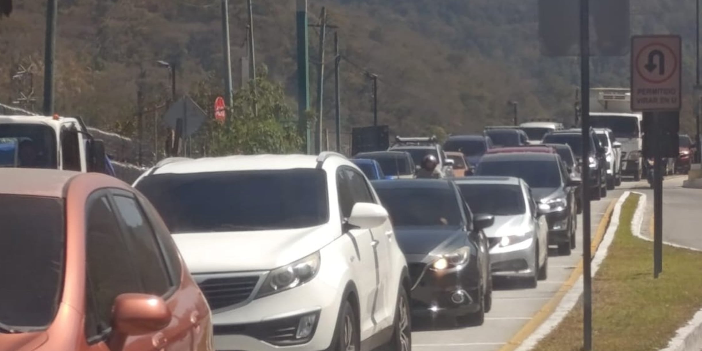 Kilómetros de tráfico para ingresar a La Antigua este Día del Cariño