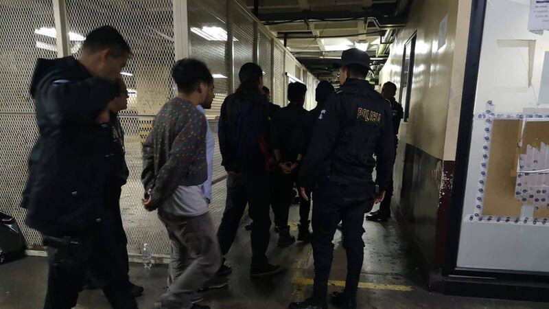 Juez libera a manifestantes y ordena investigar agresiones