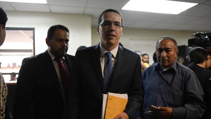 Diputado Alejos insiste en separar a juez pesquisidor de antejuicio en su contra