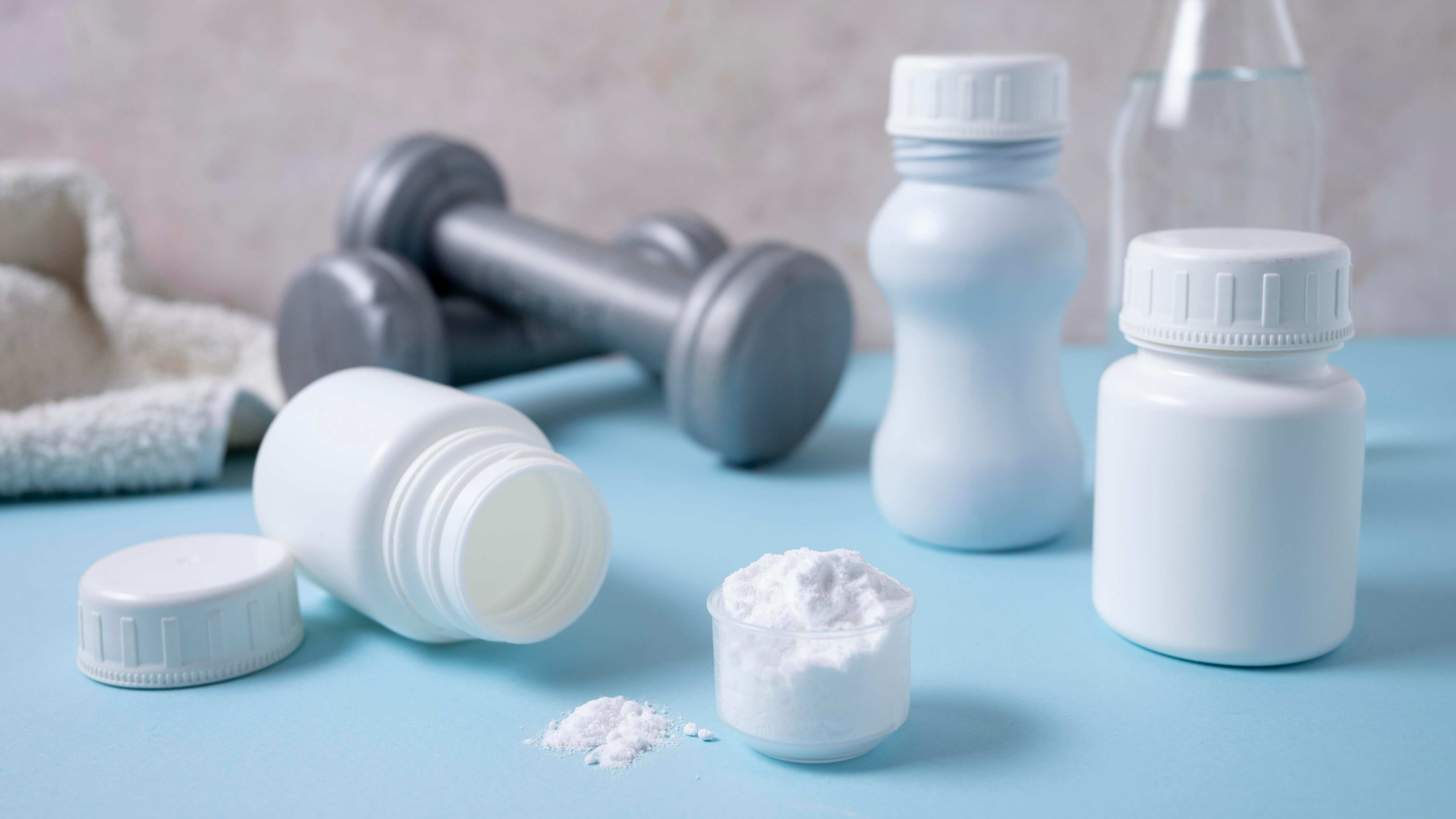 La creatina ha estado muy de moda por sus beneficios para mejorar el rendimiento físico. Sin embargo, también se está estudiando cómo contribuye a la salud de las mujeres y los adultos mayores. Foto: Freepik.