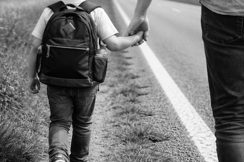 ¿Le dio un infarto? Esto se sabe del niño que iba a la escuela y se desvaneció en la vía pública