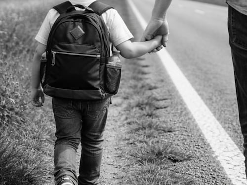 ¿Le dio un infarto? Esto se sabe del niño que iba a la escuela y se desvaneció en la vía pública