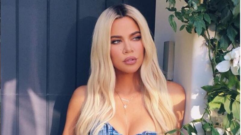 Critican a Khloé Kardashian por abusar de los filtros y cambiar el color de piel de su hija