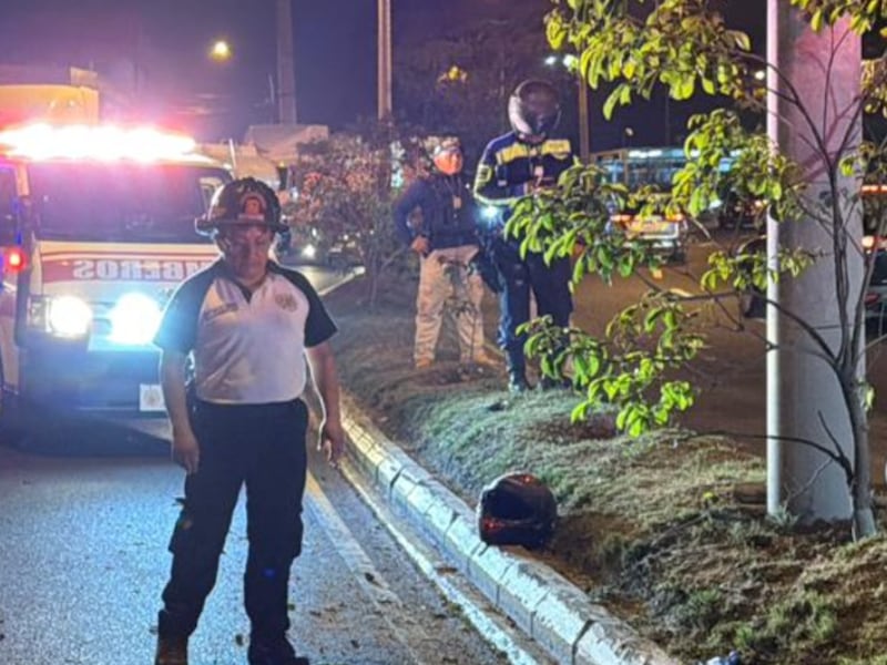 Hombre muere en El Periférico esta noche de sábado tras caer de su moto