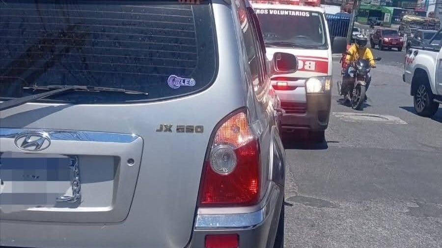 Misteriosa muerte de mujer dentro de vehículo en CAES. Foto: PMT Fraijanes