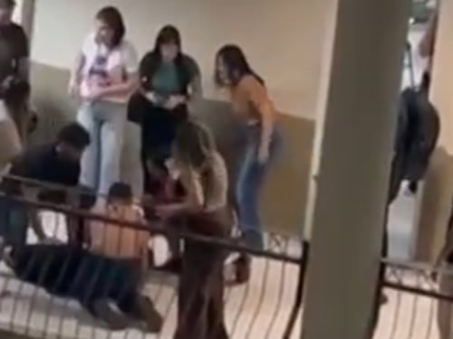 VIDEO. Estudiante ataca mortalmente a su profesora por celos en Brasil