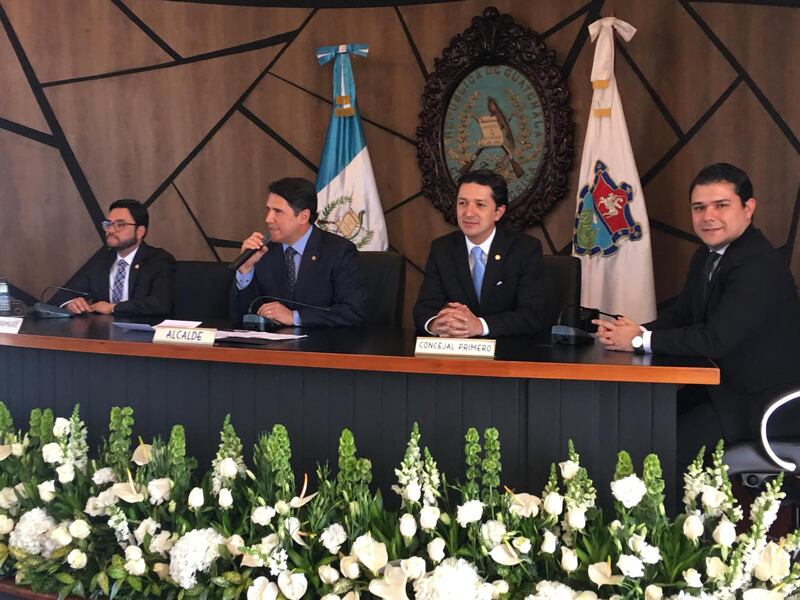 Ricardo Quiñónez toma posesión como alcalde y juramenta equipo de trabajo