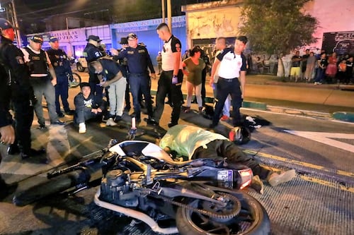 Cierran Avenida Bolívar por ataque armado contra motorista