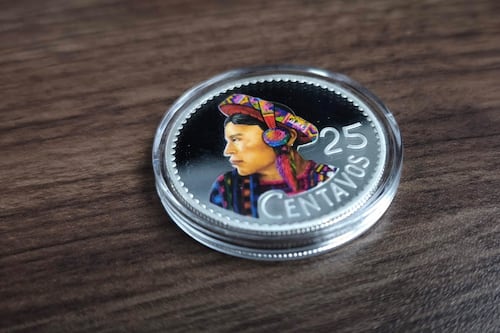 Venden monedas conmemorativas de 25 centavos