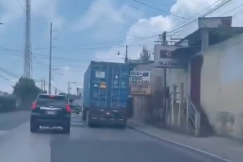 Conductor intimida con arma a piloto de camión en San José Pinula