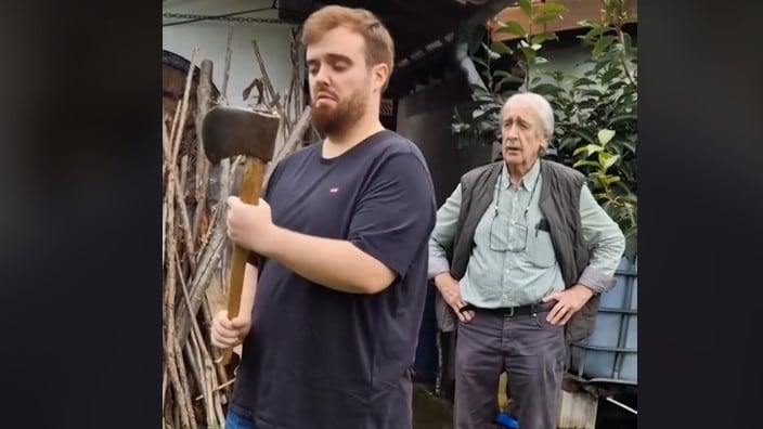Ibai Llanos entrenando con su abuelo en su proceso de cambio físico