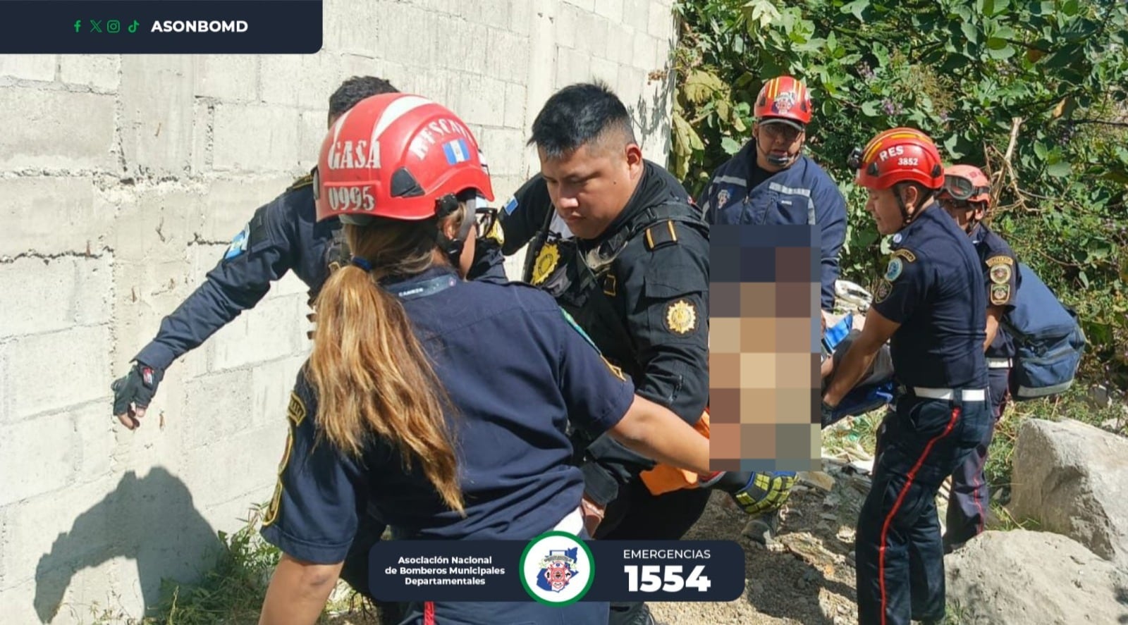 ¡Caída al Vacío! Dos Hombres Rescatados de Barranco Tras Riesgosa Curiosidad