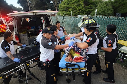 Dos reclusos heridos de bala son trasladados desde la Granja Penal Pavón tras enfrentamiento armado