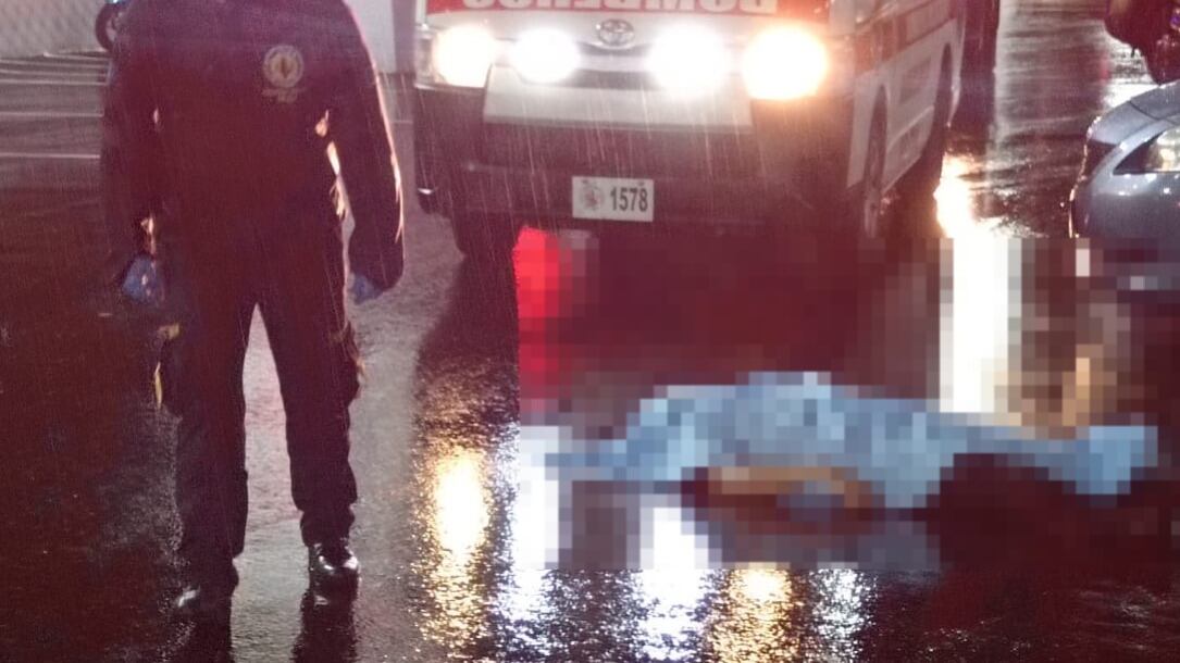 Persona fallecida por herida de arma de fuego en plaza comercial de zona 10. Foto: CBV