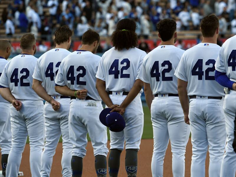 ¿Por qué el 15 de abril todos los jugadores en las Grandes Ligas del béisbol de EEUU utilizan el número “42”?