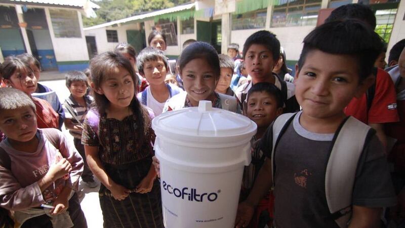Ecofiltro beneficia a más de 900 mil niños por medio de su programa escolar