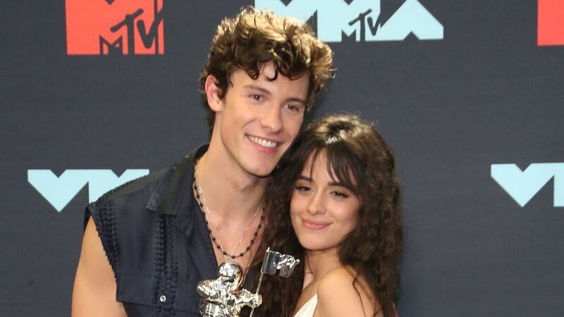 Fotos de Camila Cabello llorando previo a terminar con Shawn Mendes