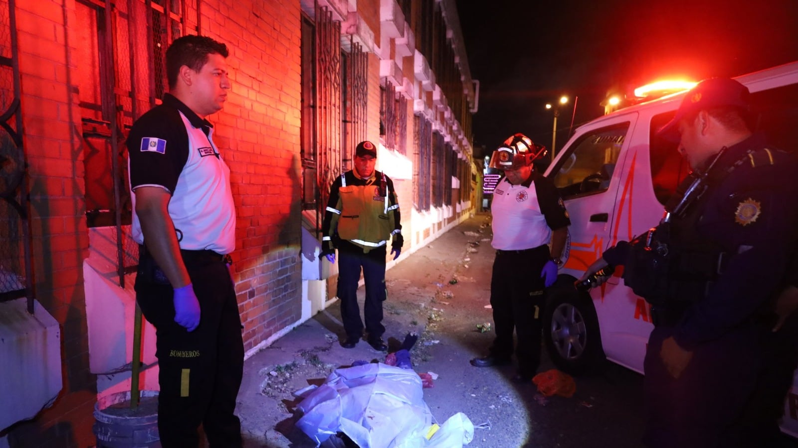 Autoridades resguardaron la escena del crimen. Foto: CBV