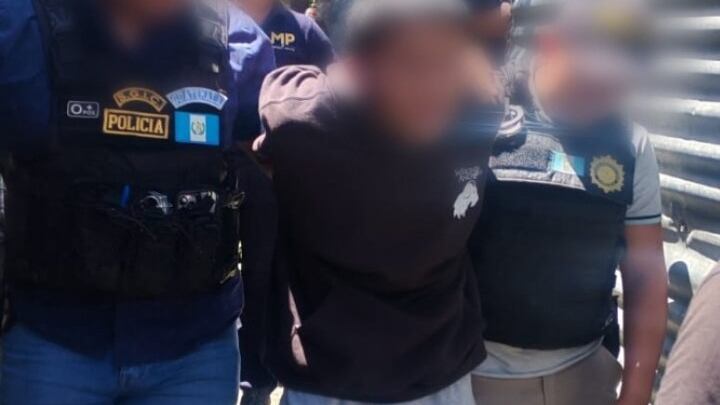 El sindicado fue capturado por agentes de la PNC. Foto: PNC