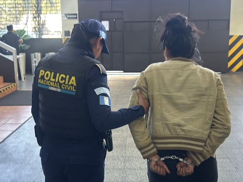 Cae “La Chenca”: peligrosa extorsionista de la mara 18 que era buscada por cinco juzgados