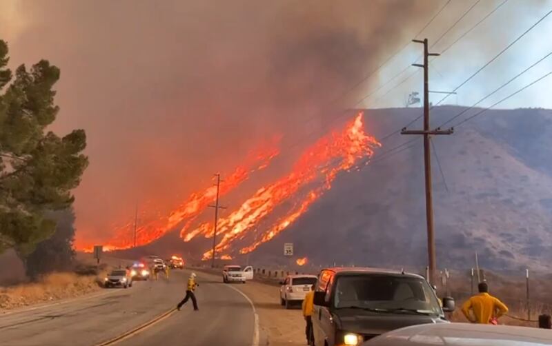Los Ángeles en alerta por nuevo incendio: Miles de personas deben ser evacuadas