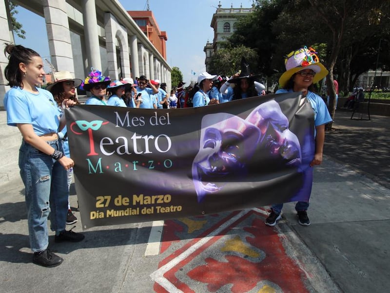 En imágenes: Marchan para celebrar el Día Mundial del Teatro