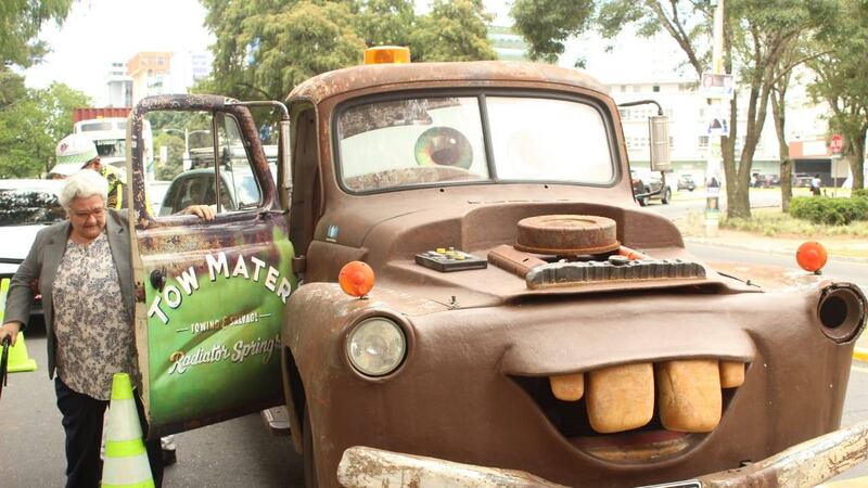 ¡De película! Mate fue protagonista en elecciones y lleva a guatemalteca a votar