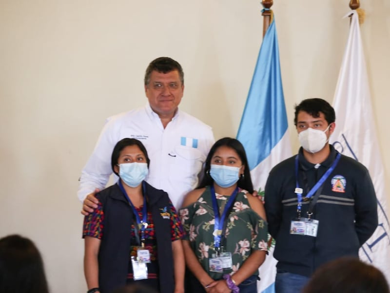 Vicepresidente Guillermo Castillo se reúne con jóvenes en Quiché