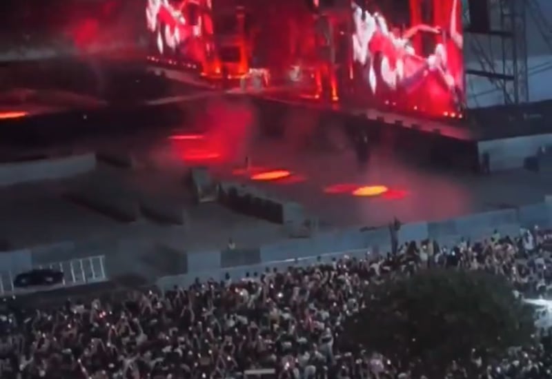 Lady Gaga aún no aparece, pero sus fans ya hicieron del Copacabana Palace una pasarela de amor y locura.