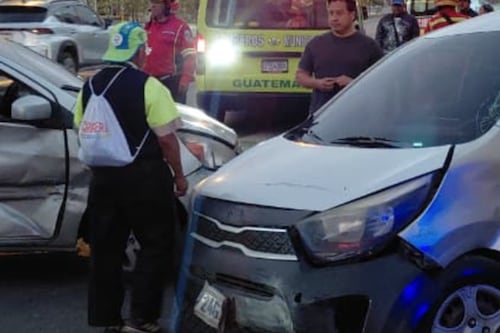 Accidente de autobús y dos autos en la avenida Petapa este miércoles