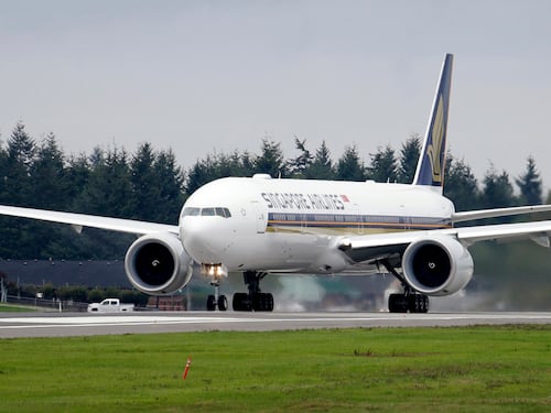 Turbulencias en vuelo: por qué se producen y las medidas que deben tomar los pasajeros