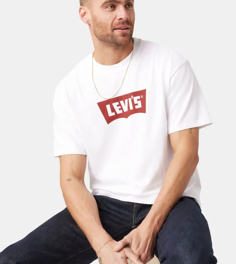 Ya sea primerizo, aventurero o elegante, papá también merece ropa que refleje quién es. Inspírate con estas propuestas atemporales y cómodas que se adaptan