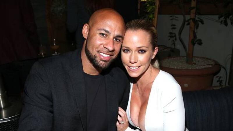 Tras 8 años de matrimonio, la exconejita de Playboy Kendra Wilkinson se divorcia