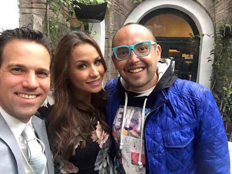 Tras "curar" su homosexualidad, filtran foto íntima de Mauricio Clark con otro hombre