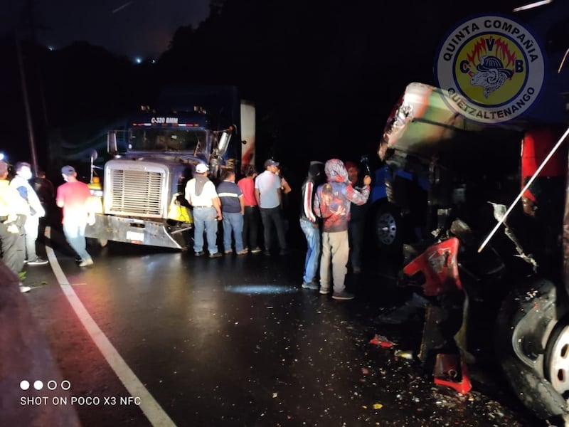 Vehículo de transporte pesado y bus extraurbano protagonizan accidente en Cito Zarco