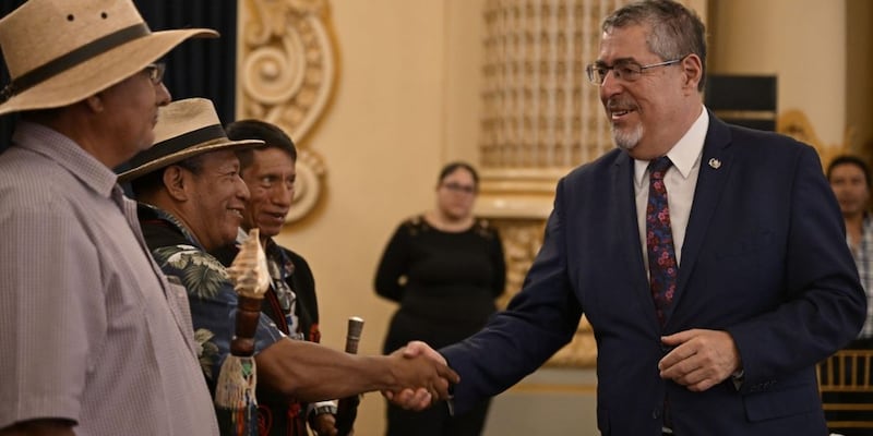 El presidente Bernardo Arévalo lideró la Vigésima Quinta Asamblea de Diálogo Permanente con Autoridades Indígenas Ancestrales de Guatemala