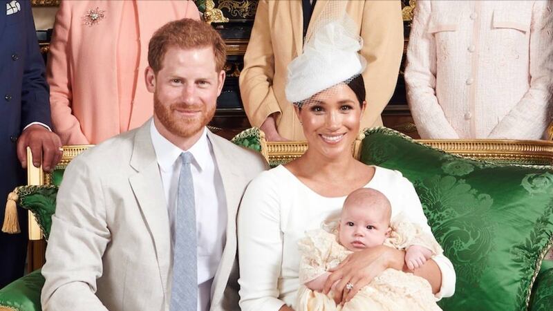 Manta que cubrió a Archie genera gran polémica en la familia real