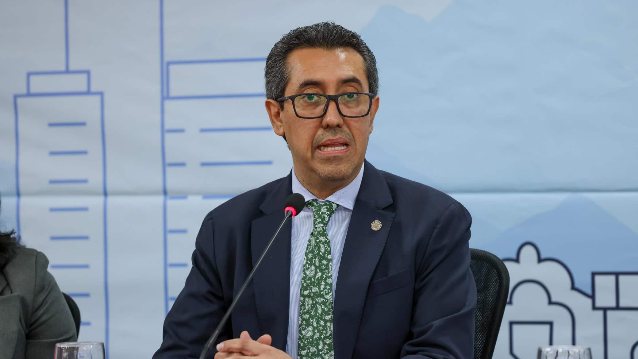 El ministro de Finanzas, Jonathan Menkos, explicó las prioridades que reflejará el Presupuesto 2025. Foto Minfin