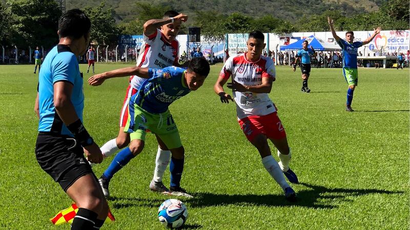 Mixco se clasifica a la final de la Primera División pese a agresiones
