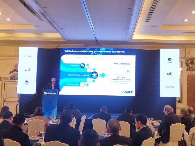 Werner Ovalle, titular de la SAT, durante el evento: Avances de la SAT en la digitalización y facilitación comercial.