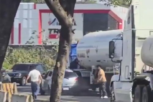 VIDEO. Intento de asalto a tráiler termina en balacera en Escuintla