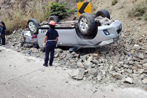 Picop volcado en ruta al Atlántico: familia salió de la capital hacia Salamá