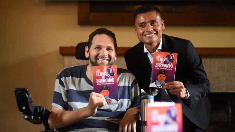 Erick Barrondo presenta su libro: Los tenis de Barrondo