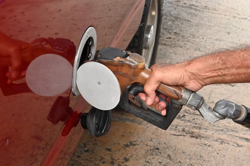 Altos precios de gasolina.