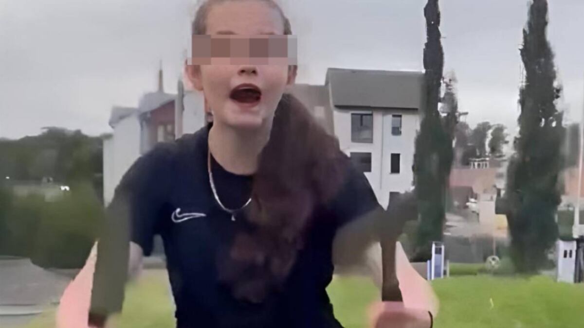 La menor habría blandido sus armas contra un hombre que presuntamente las acosaba. (Foto: Redes sociales)