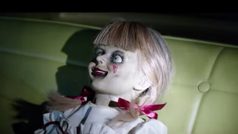 VIDEO. ¡Aterrador! Estrenan segundo tráiler de "Annabelle 3: viene a casa"