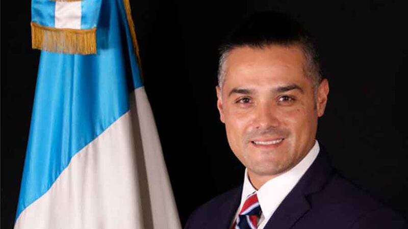 TSE revoca la inscripción de Luis Hernández Azmitia