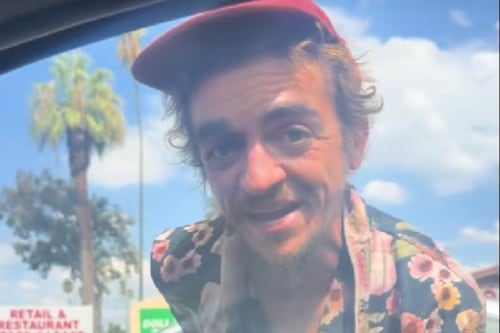 Exestrella de Nickelodeon finalmente recibe apoyo tras ser grabado en duras condiciones en la calle